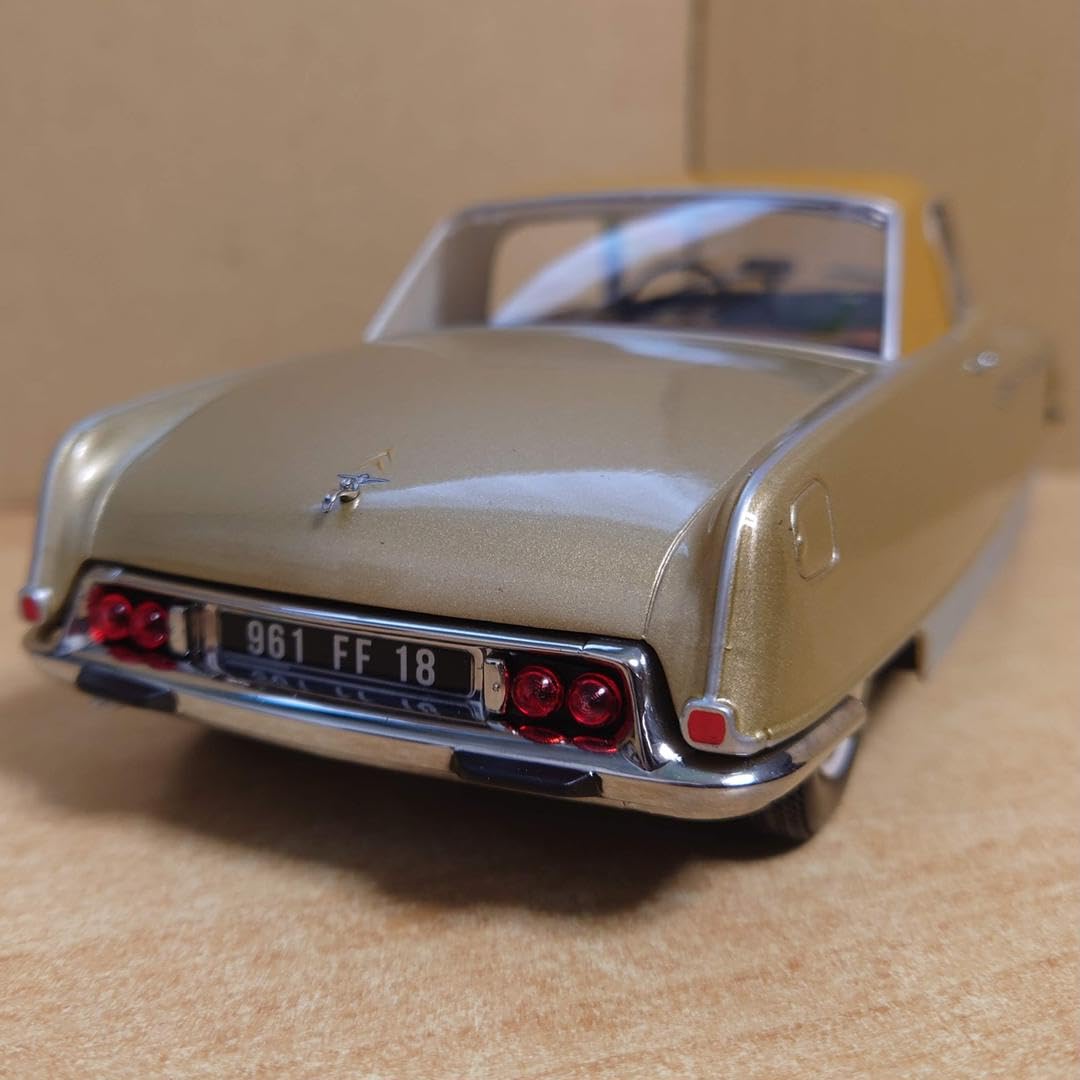 Amazon.co.jp: 1/18 Citroen DS 1964 CITROEN DS 19 Le Dandy : Toys